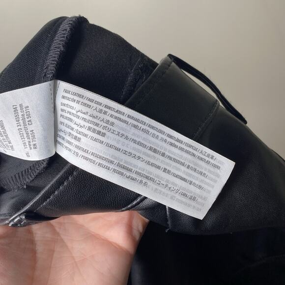 Abercrombie & Fitch Faux Leather Split Hem Ultra High Rise Skinny Pant Size 27/4 - Picture 7 of 7